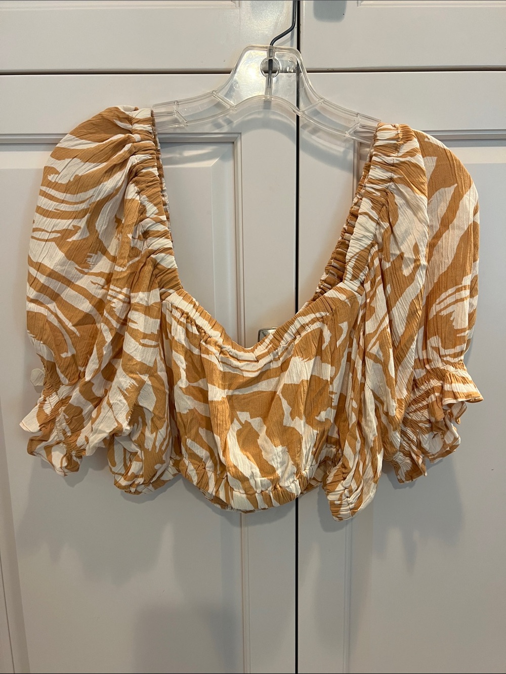 H&M White and Tan Puff Sleeve Tie-Front Crop Top